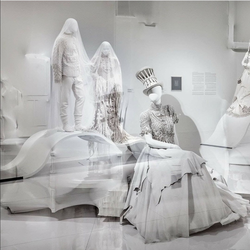 “Ljubav je ljubav: Radost venčanja za sve”- izložba venčanica Žan Pol Gotjea 